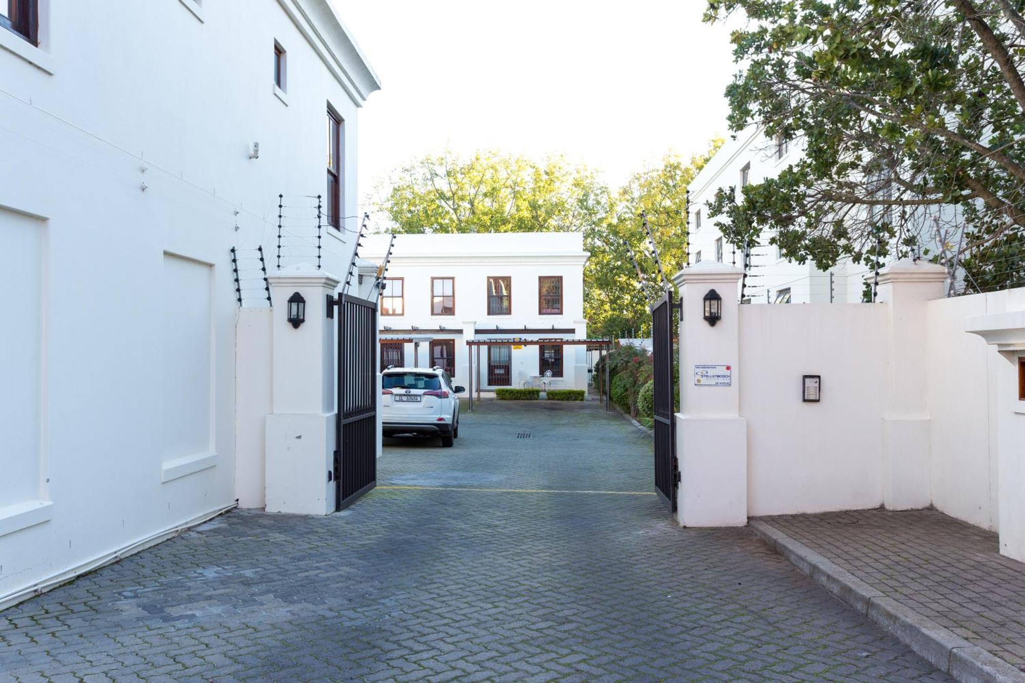 99m² 2 slaapkamer, 2 privé badkamer Appartement in Stellenbosch Central Buitenkant foto
