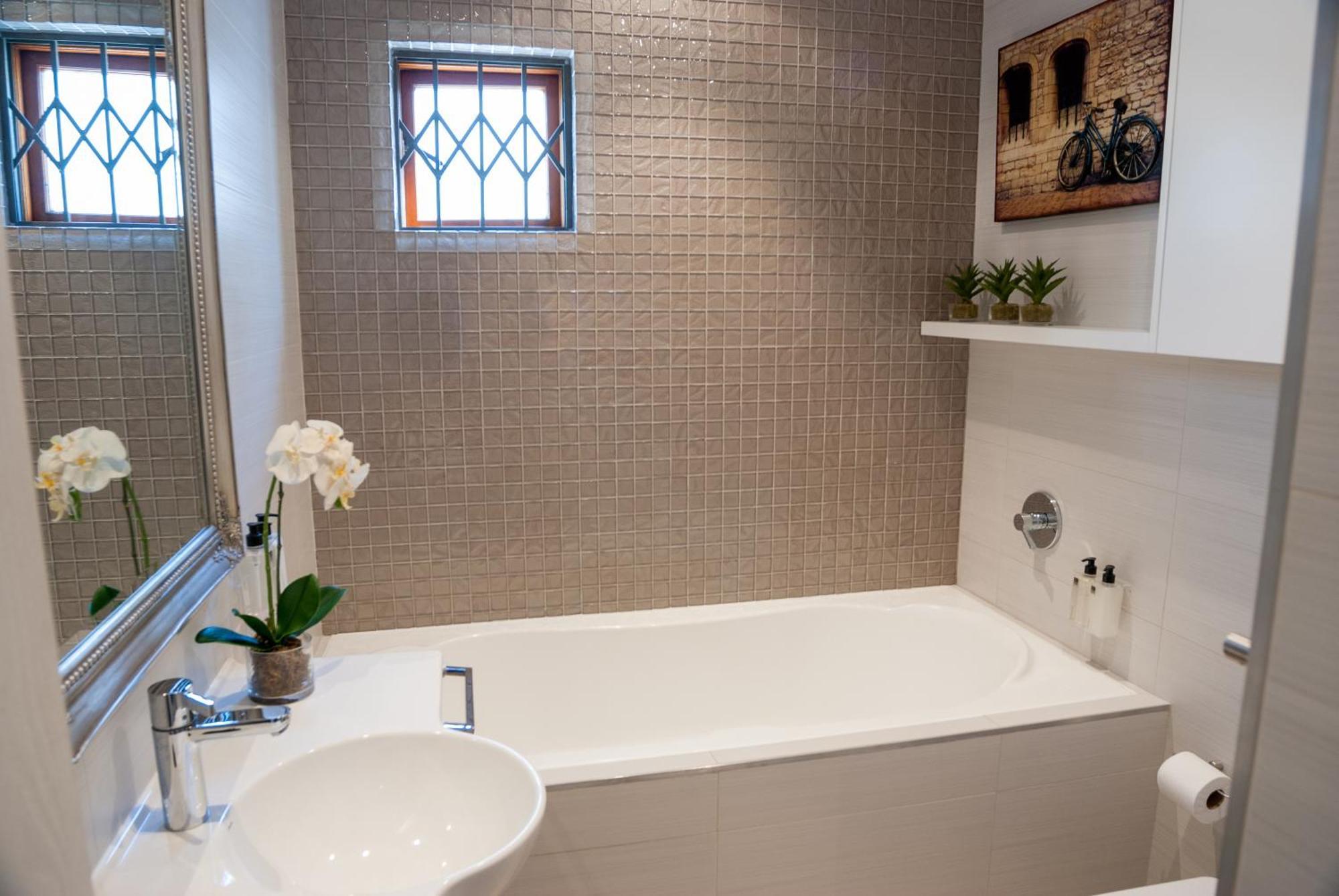 99m² 2 slaapkamer, 2 privé badkamer Appartement in Stellenbosch Central Buitenkant foto
